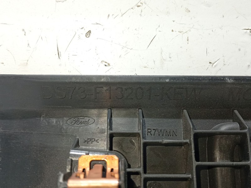 Recambio de moldura para ford mondeo v hatchback (ce) 2.0 tdci referencia OEM IAM DS73F13201FBW  