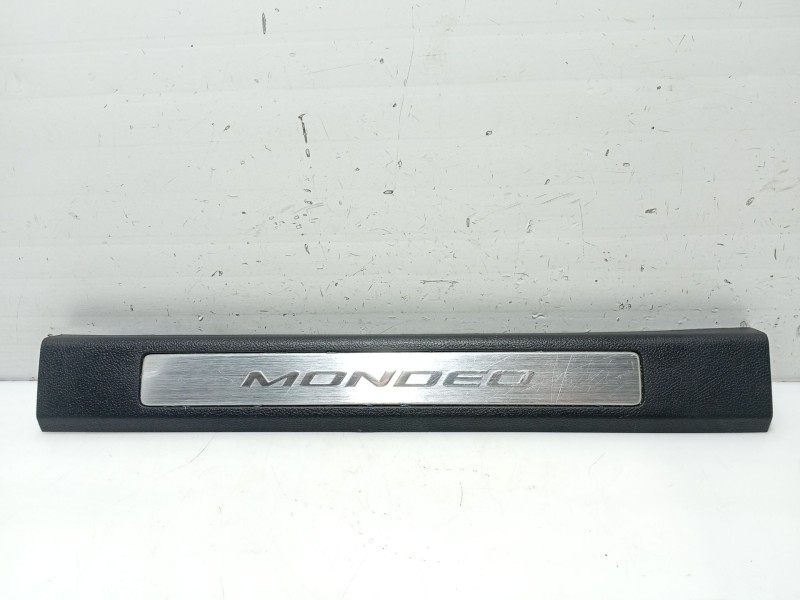 Recambio de moldura para ford mondeo v hatchback (ce) 2.0 tdci referencia OEM IAM DS73F13200FBW  