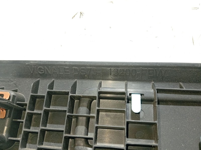 Recambio de moldura para ford mondeo v hatchback (ce) 2.0 tdci referencia OEM IAM DS73F13200FBW  