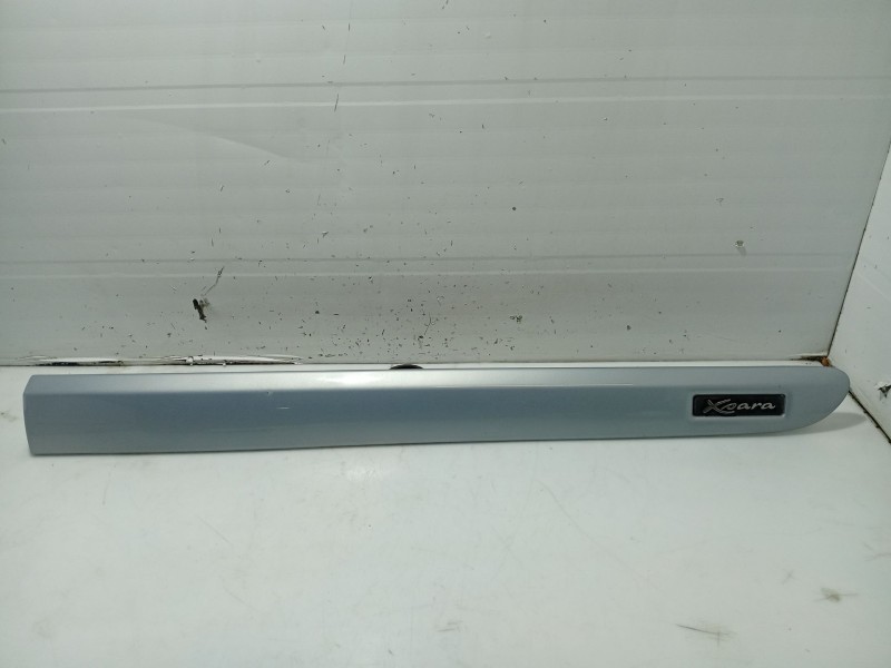 Recambio de moldura puerta delantera derecha para citroën xsara (n1) 2.0 hdi 90 referencia OEM IAM 8545V0  