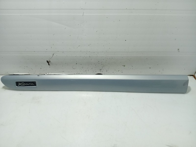 Recambio de moldura puerta delantera izquierda para citroën xsara (n1) 2.0 hdi 90 referencia OEM IAM 8545T9  