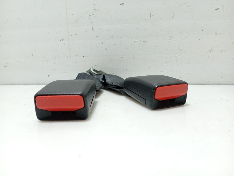 Recambio de enganche cinturon trasero derecho para dacia sandero ii 1.5 dci referencia OEM IAM 878168063R  