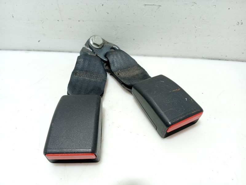 Recambio de enganche cinturon trasero derecho para dacia sandero ii 1.5 dci referencia OEM IAM 878168063R  