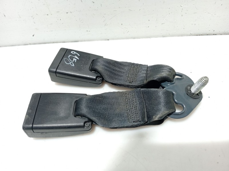 Recambio de enganche cinturon trasero derecho para dacia sandero ii 1.5 dci referencia OEM IAM 878168063R  