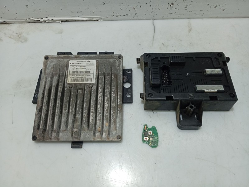 Recambio de centralita motor uce para renault clio iii business referencia OEM IAM 55594571 8200652284 