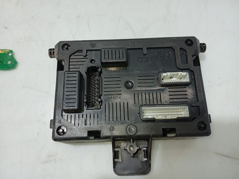 Recambio de centralita motor uce para renault clio iii business referencia OEM IAM 55594571 8200652284 