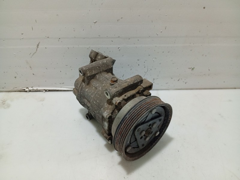 Recambio de compresor aire acondicionado para renault clio iii business referencia OEM IAM 8200953359  