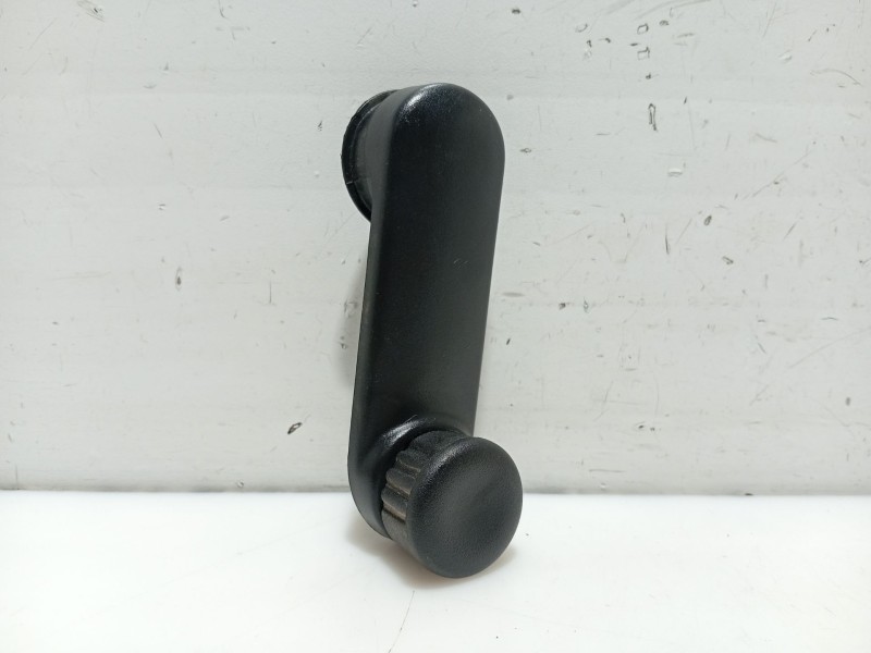 Recambio de maneta elevalunas trasera derecha para dacia sandero ii 1.5 dci referencia OEM IAM 8200673745  