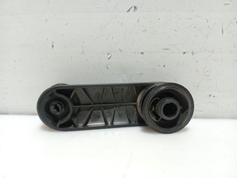 Recambio de maneta elevalunas trasera derecha para dacia sandero ii 1.5 dci referencia OEM IAM 8200673745  