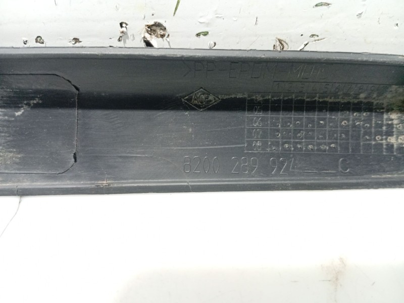 Recambio de moldura para renault clio iii business referencia OEM IAM 8200289924C 8200289924 24752557