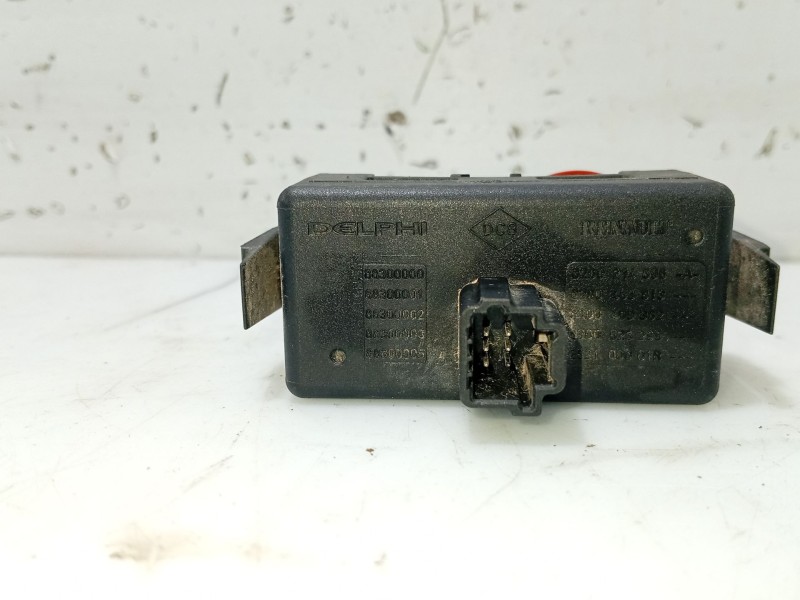 Recambio de warning para renault clio iii business referencia OEM IAM 88300001 88300000 