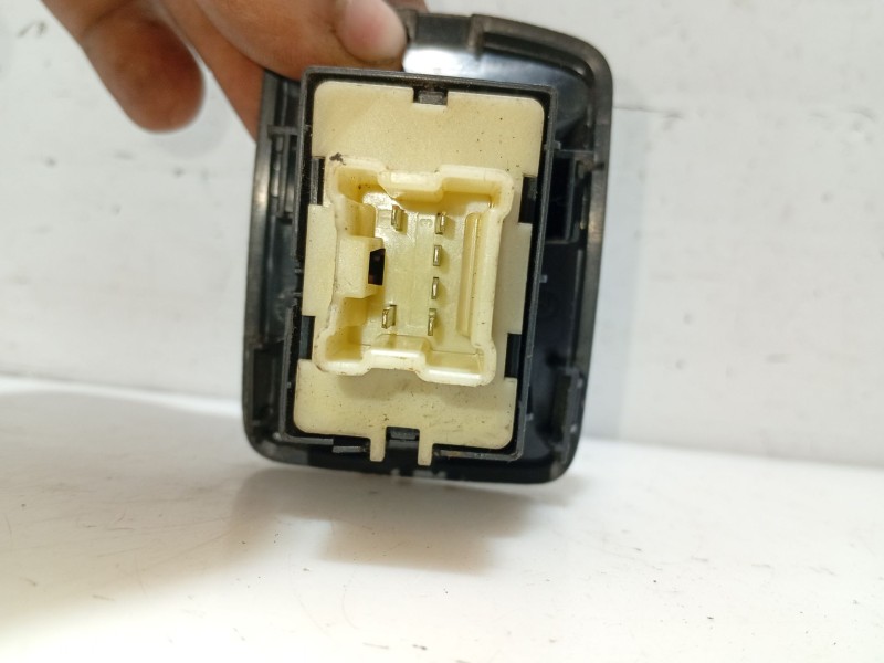 Recambio de mando elevalunas delantero derecho para dacia sandero ii 1.5 dci referencia OEM IAM 254218614R  