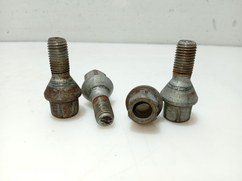 Recambio de tornillo para dacia sandero ii 1.5 dci referencia OEM IAM 7703003007  