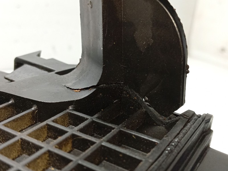 Recambio de caja filtro de aire para dacia sandero ii 1.5 dci referencia OEM IAM 165008308R  