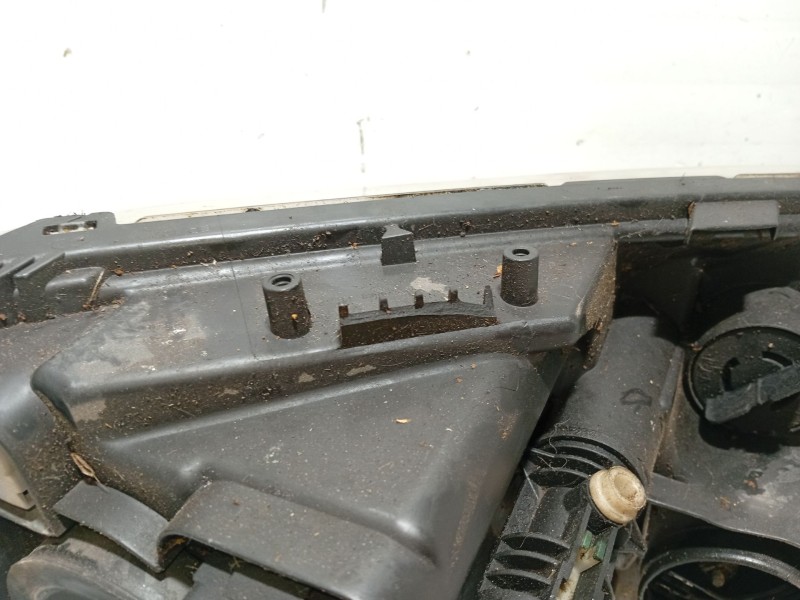 Recambio de faro izquierdo para dacia sandero ii 1.5 dci referencia OEM IAM 260601236R  