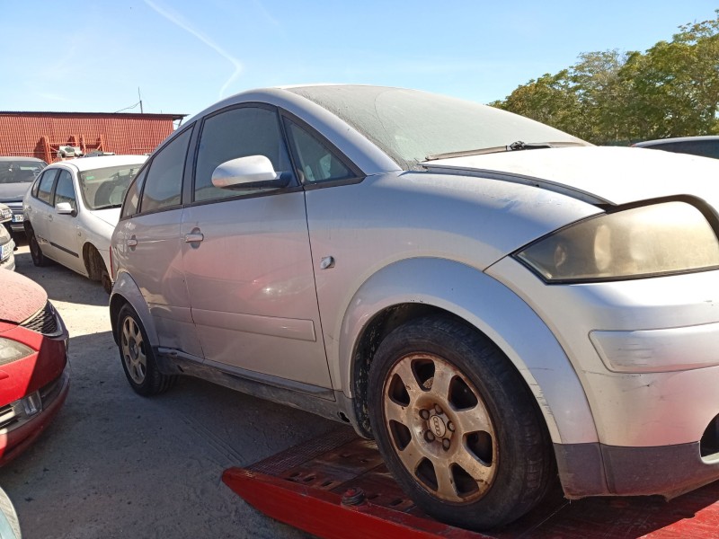 audi a2 (8z0) del año 2002
