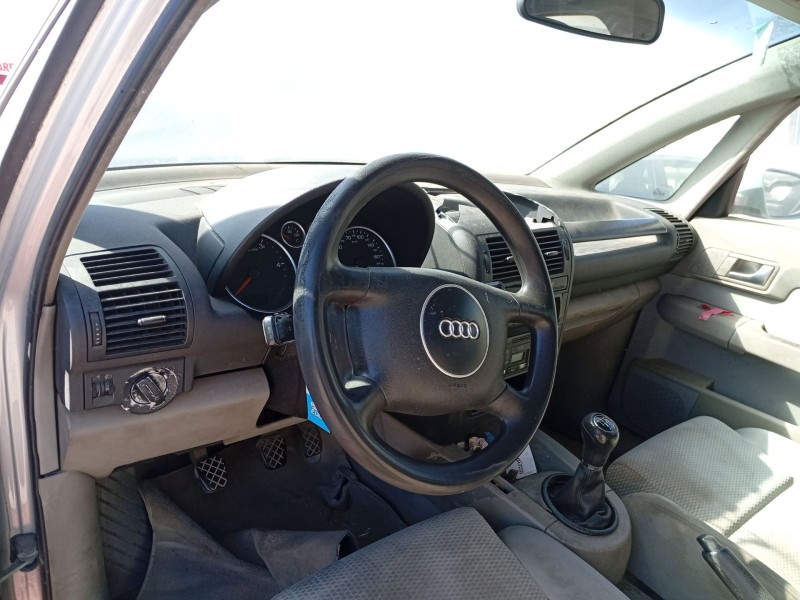 audi a2 (8z0) del año 2002