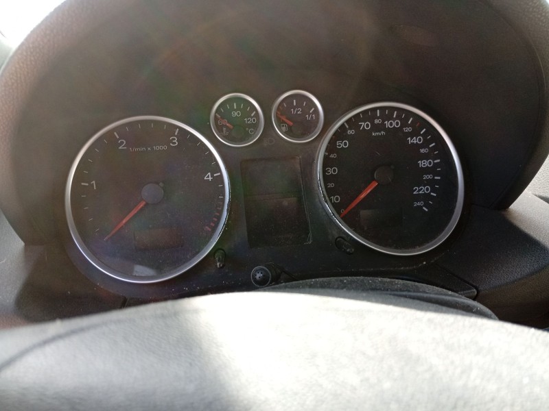 audi a2 (8z0) del año 2002