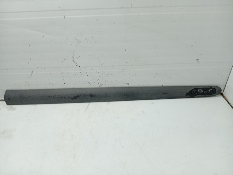 Recambio de moldura para renault megane scenic rxe 1.6 16v referencia OEM IAM 7700430882  