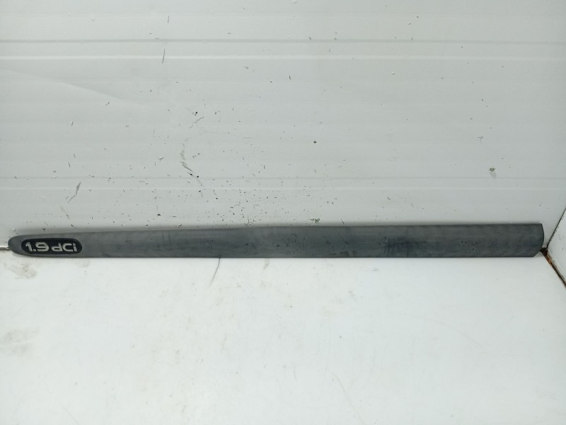 Recambio de moldura para renault megane scenic rxe 1.6 16v referencia OEM IAM 7700430881  
