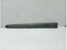 Recambio de moldura puerta trasera izquierda para renault megane scenic rxe 1.6 16v referencia OEM IAM 7700430879  