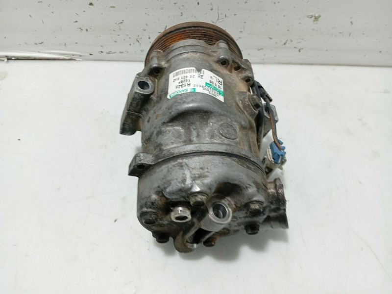 Recambio de compresor aire acondicionado para opel combo (corsa c) 1.7 16v cdti referencia OEM IAM 24421642  1429F