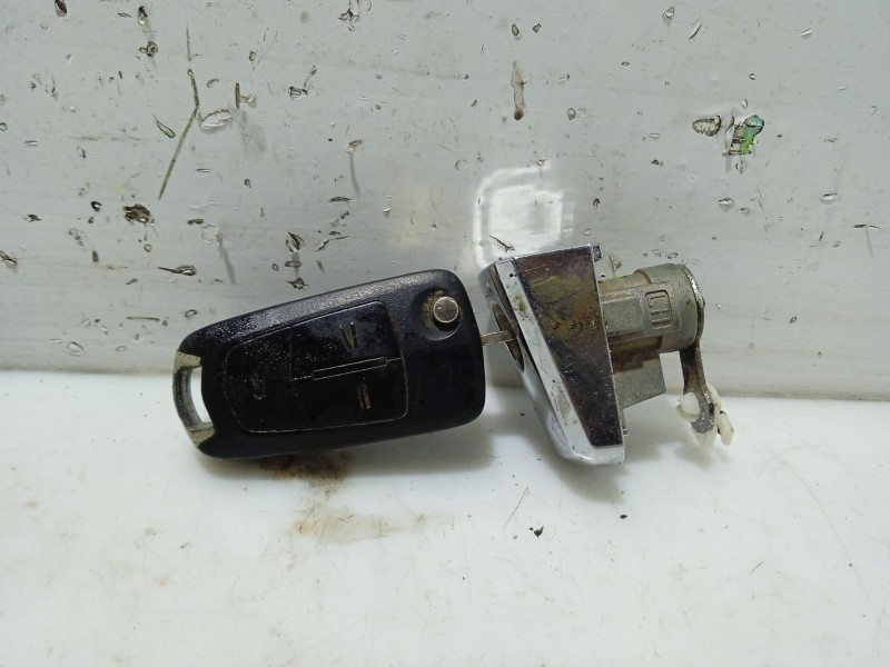 Recambio de bombin puerta delantera izquierda para chevrolet epica 2.0 diesel cat referencia OEM IAM BPDI04437  