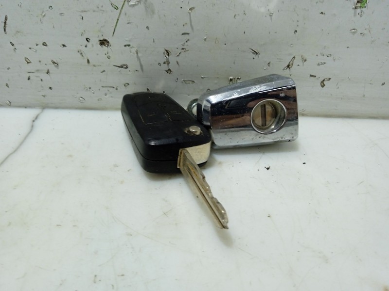 Recambio de bombin puerta delantera izquierda para chevrolet epica 2.0 diesel cat referencia OEM IAM BPDI04437  