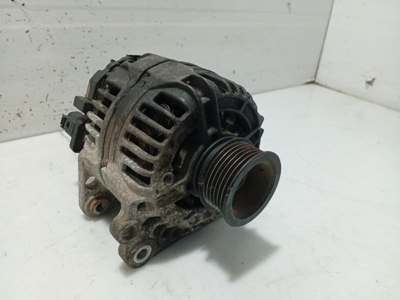 Recambio de alternador para volkswagen golf iv (1j1) 1.6 referencia OEM IAM 028903018X  