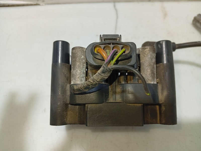 Recambio de bobina encendido para volkswagen golf iv (1j1) 1.6 referencia OEM IAM 032805106B  031905106B