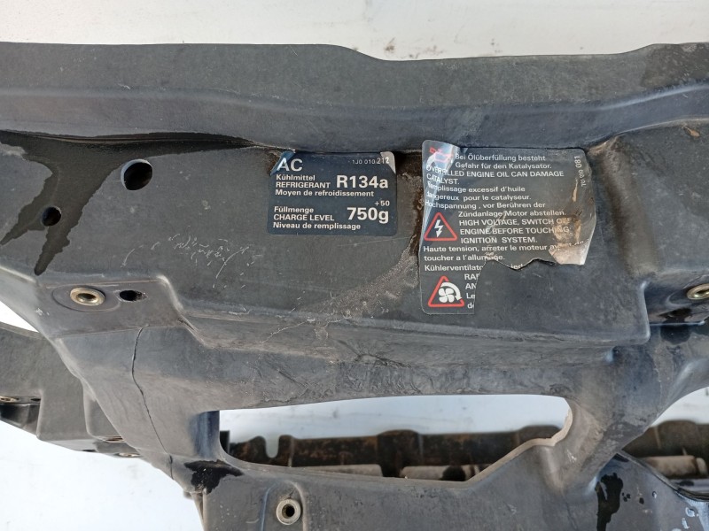 Recambio de panel frontal para volkswagen golf iv (1j1) 1.6 referencia OEM IAM 3800957316585  