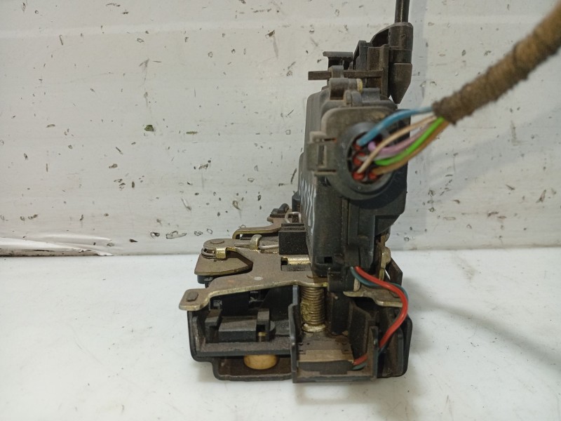 Recambio de cerradura puerta trasera derecha para volkswagen golf iv (1j1) 1.6 referencia OEM IAM 3B1837016A  