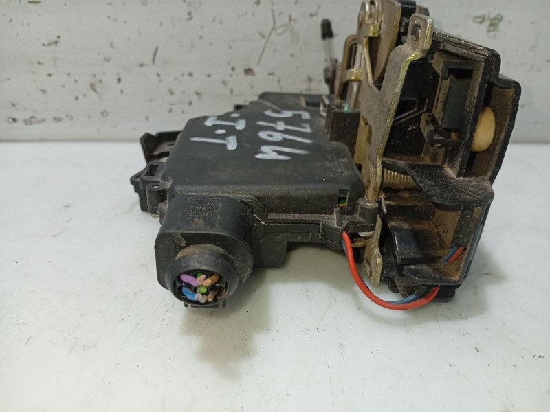 Recambio de cerradura puerta trasera izquierda para volkswagen golf iv (1j1) 1.6 referencia OEM IAM 3B4839015A  