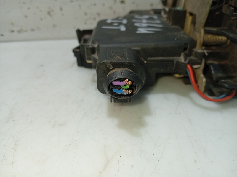 Recambio de cerradura puerta trasera izquierda para volkswagen golf iv (1j1) 1.6 referencia OEM IAM 3B4839015A  