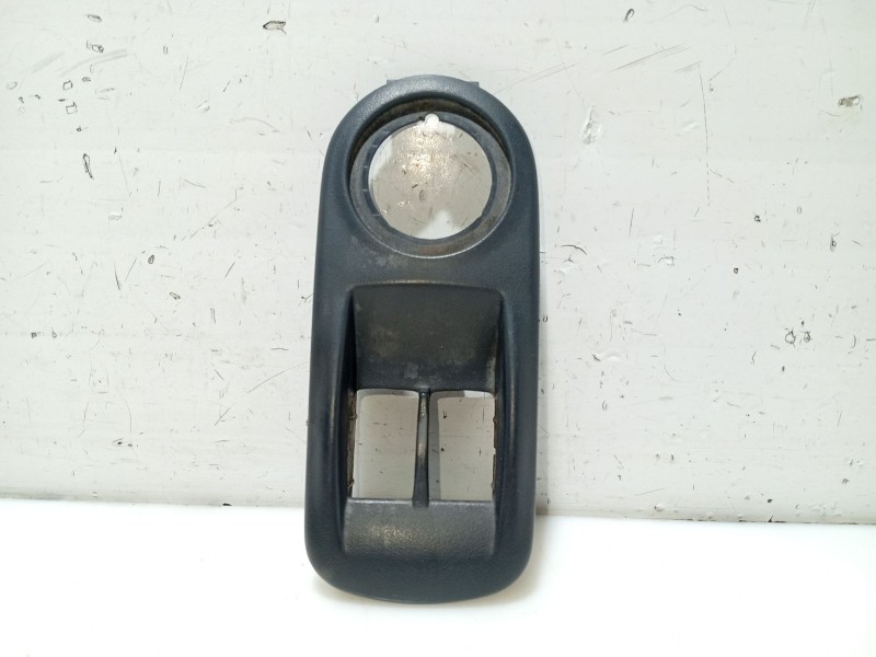 Recambio de moldura para nissan primastar autobús (x83) dci 80 referencia OEM IAM 8200011867  9116523