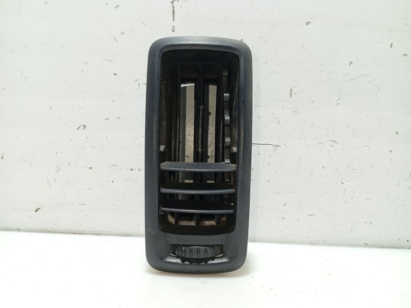 Recambio de aireador central izquierdo para nissan primastar autobús (x83) dci 80 referencia OEM IAM 6882000QAA  