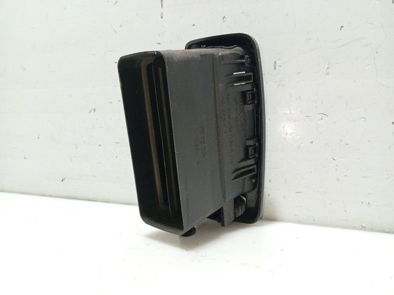 Recambio de aireador central izquierdo para nissan primastar autobús (x83) dci 80 referencia OEM IAM 6882000QAA  
