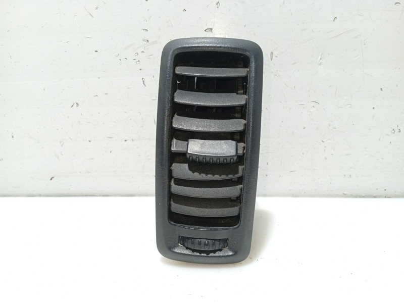 Recambio de aireador central derecho para nissan primastar autobús (x83) dci 80 referencia OEM IAM 6882000QAA  