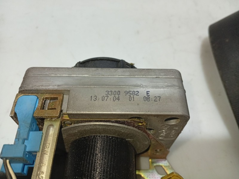Recambio de cinturon seguridad delantero derecho para volkswagen golf iv (1j1) 1.6 referencia OEM IAM 33009582 33009582 