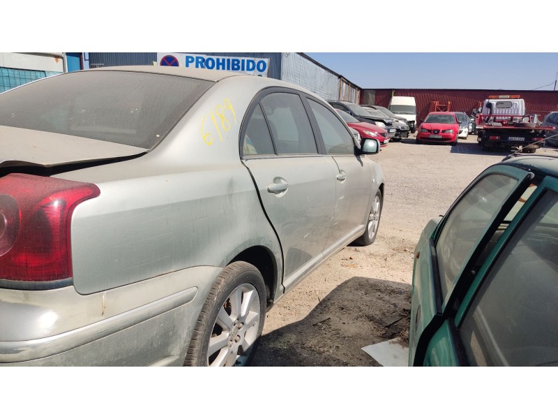 toyota avensis sedán (_t25_) del año 2004