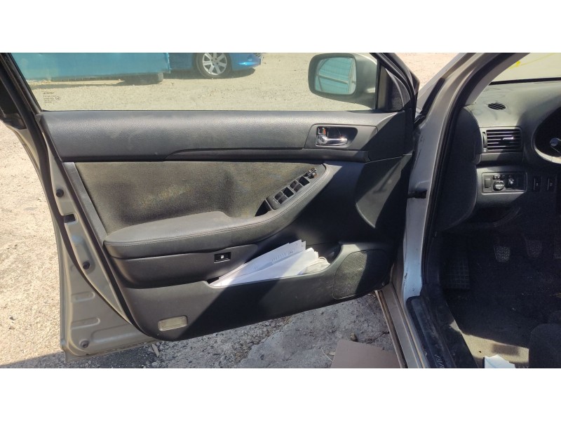 toyota avensis sedán (_t25_) del año 2004