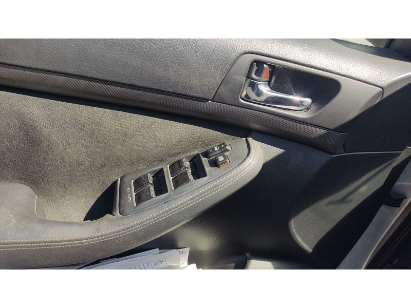 toyota avensis sedán (_t25_) del año 2004