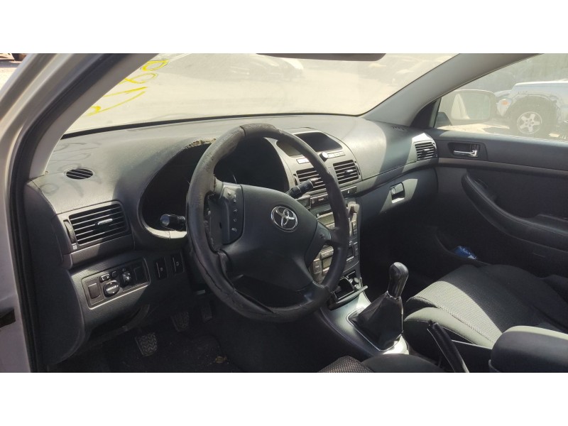 toyota avensis sedán (_t25_) del año 2004