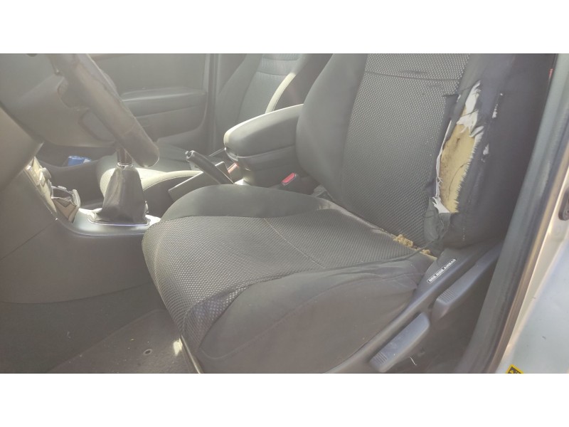 toyota avensis sedán (_t25_) del año 2004