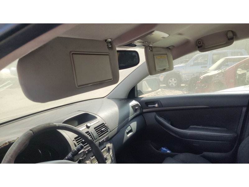 toyota avensis sedán (_t25_) del año 2004