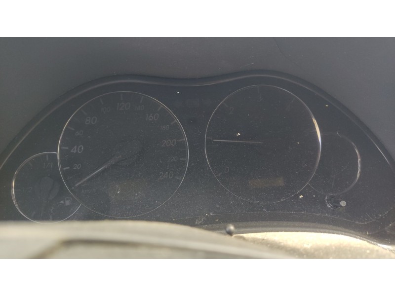 toyota avensis sedán (_t25_) del año 2004