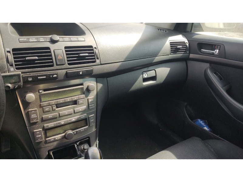 toyota avensis sedán (_t25_) del año 2004