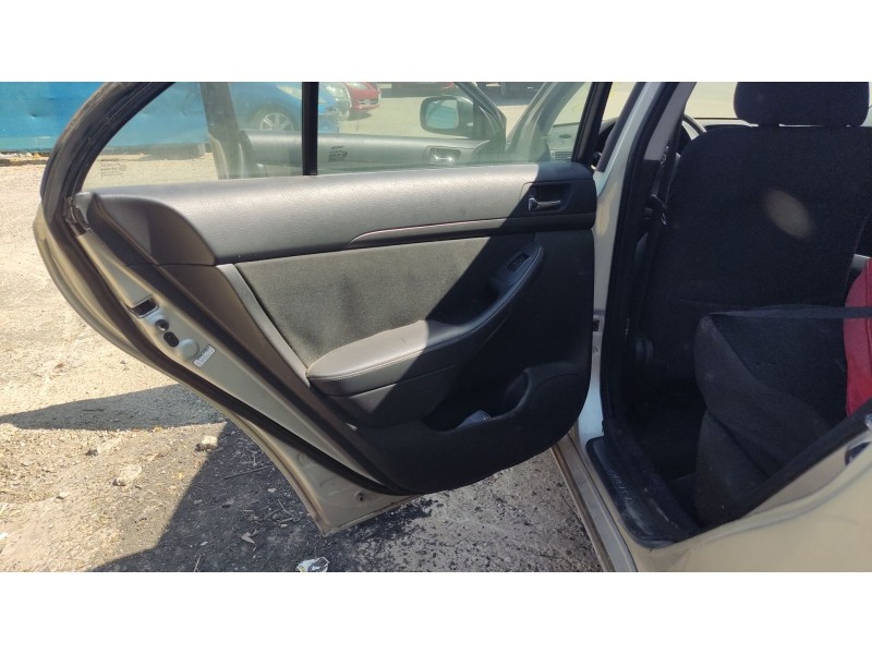 toyota avensis sedán (_t25_) del año 2004