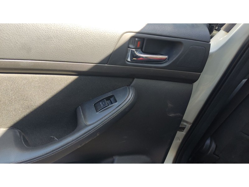 toyota avensis sedán (_t25_) del año 2004