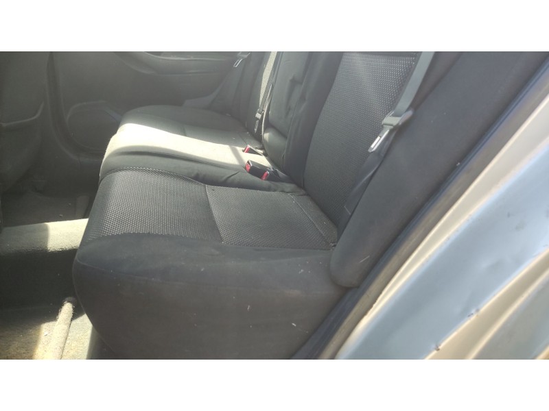 toyota avensis sedán (_t25_) del año 2004